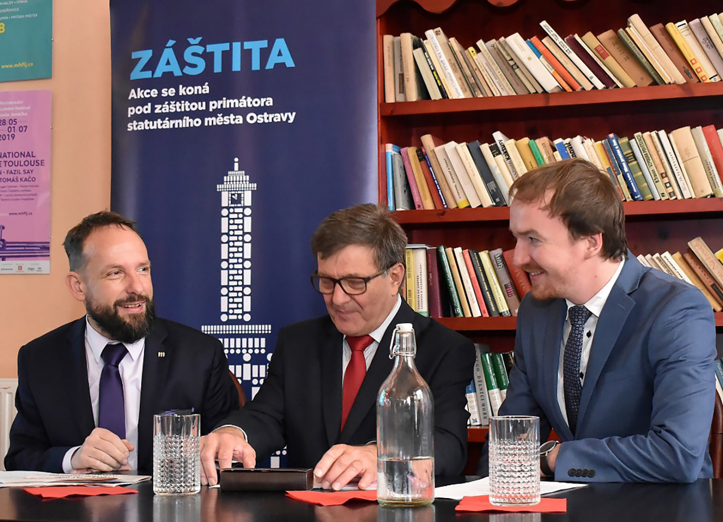 Primátor Tomáš Macura (vlevo) s ředitelem festivalu Jaromírem Javůrkem a dramaturgem Ondřejem Sýkorou. Foto: René Stejskal Primátor Tomáš Macura (vlevo) s ředitelem festivalu Jaromírem Javůrkem a dramaturgem Ondřejem Sýkorou. Foto: René Stejskal